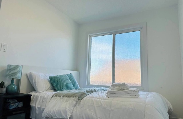 Cozy 2 bedroom suite | Pet Friendly | Garage