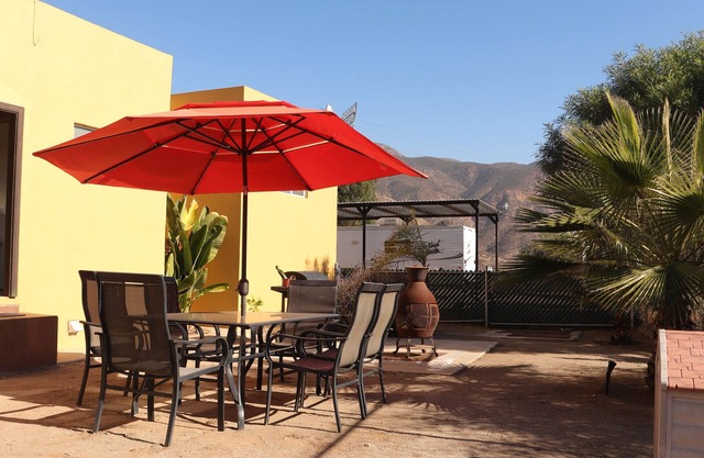 Cozy 2-bedroom villa in Ensenada with mountain views, 15 mins downtown & Valle G