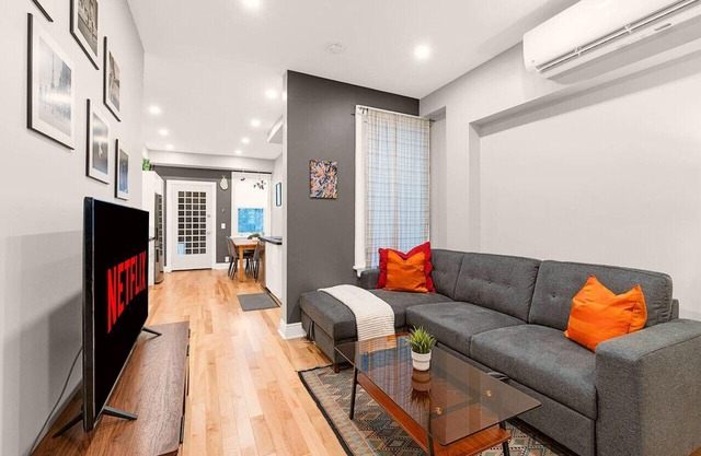 Cozy 2BR - Downtown - 4 min walk to Subway