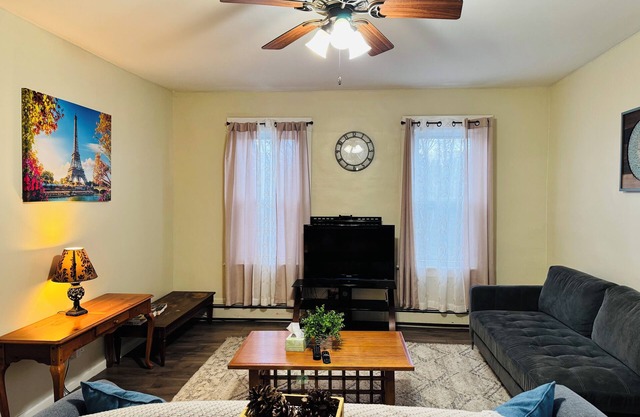 Cozy 3-bedroom apartment with AC, WiFi in lovely Troy