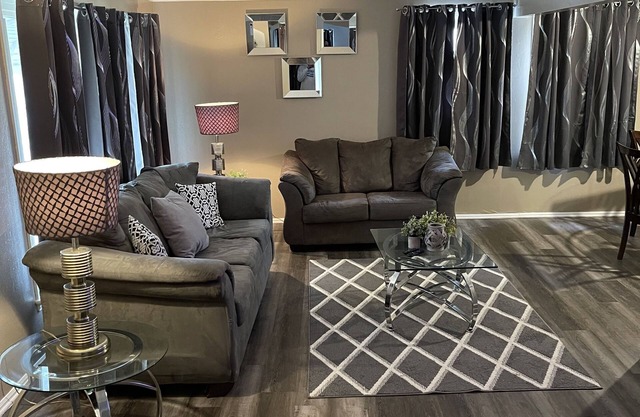 Cozy 3 Bedroom Home near Downtown Euclid and Lake Access