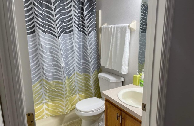 Cozy 3-bedroom house with AC and WiFi in fantastic Davenport