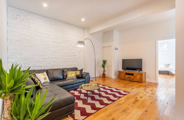 Cozy 3 bedrooms app near Metro