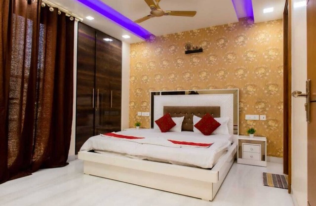Cozy 3bhk Corporate Apartment in Saket