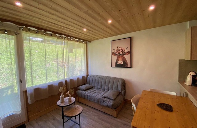 Cozy 4-Person Apt with Independent Bedroom, Terrace, Wifi & Parking in Crest-Voland