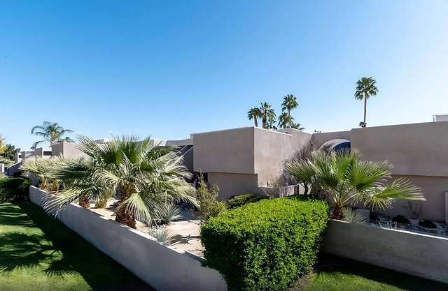 Cozy 4 Two-BR Suites w/Pool, Gym & Garden Access | BBQ and Free Parking!