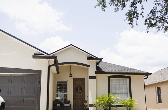 Cozy 6 bedroom minutes from Disney!
