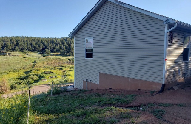 Cozy and affordable 3-bedroom house in the sky with great mountains views