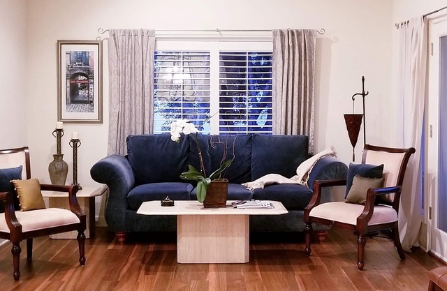 Cozy and Chic living in Redondo beach. Entire upstairs.