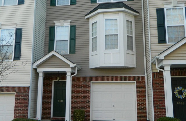 Cozy and Convenient Furnished Townhome w/view