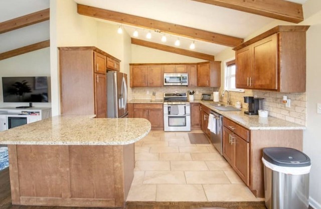Cozy and Quiet 3 BR, 2 BA Home in Prairie Village - Pet Friendly
