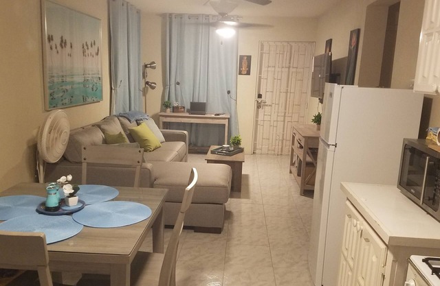 Cozy Apartment Close to Beach & Nightlife