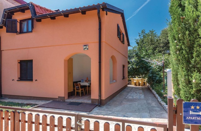 Cozy apartment in Pavicini with WiFi