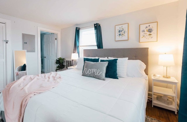 Cozy Apartment Near Downtown Bristol