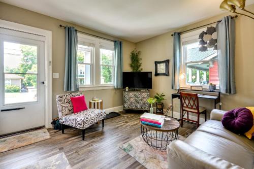 Cozy Apt in Downtown Greensboro with Shared Yard!