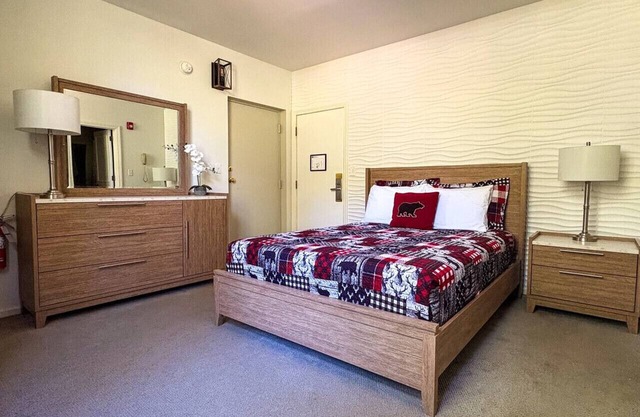 Cozy Attitash Getaway: Hotel Room w/Pool & Hot Tub