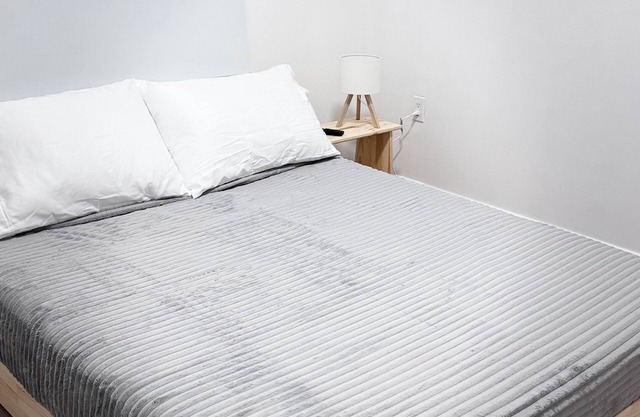 Cozy bedroom with attached bathroom 15 ms Manhattan.