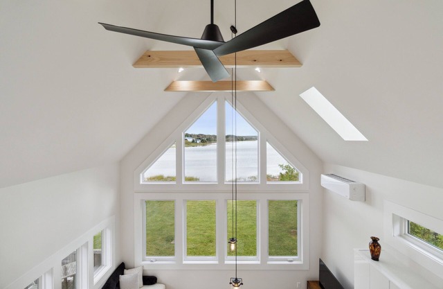 Cozy Bells Cove Retreat – Stylish Loft with Harbour Views & Walkability