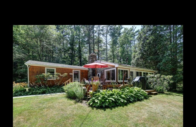 Cozy Berkshire home close to Lake Buel, Butternut and Great Barrington.