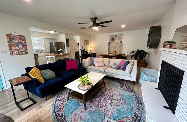 Cozy Bountiful Bungalow Walking Distance To Town Square