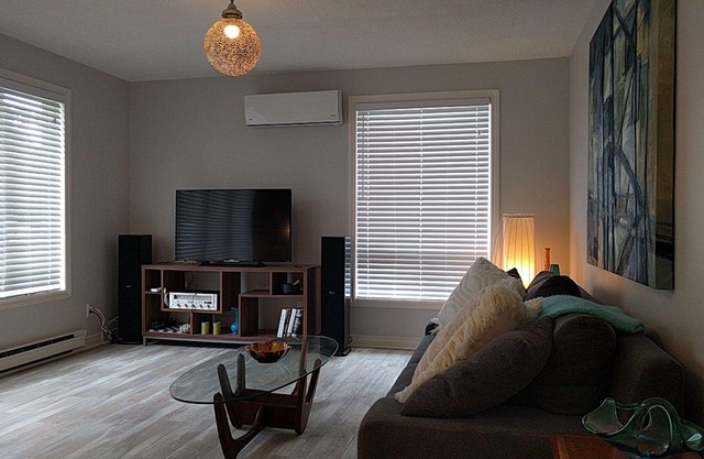 Cozy Bungalow in the Heart of Wellington ON