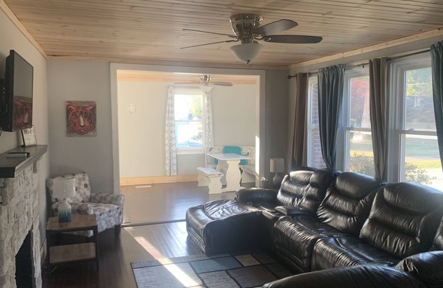 COZY BUNGALOW MINUTES FROM DOWNTOWN ANDERSON