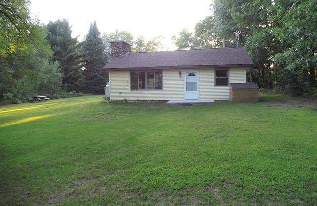 Cozy cabin close to White Potato Lake, 4-Wheeler and snowmobile trails