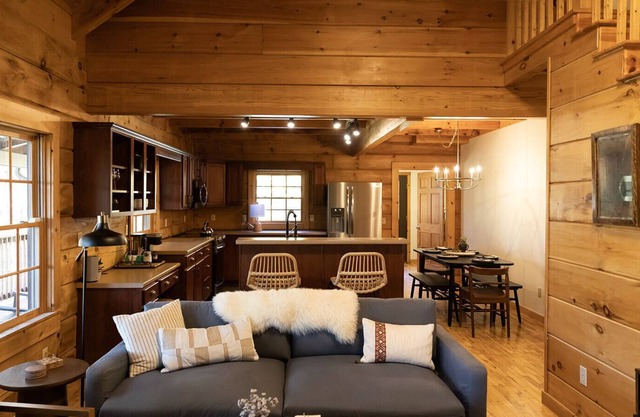 Cozy Cabin Getaway in the Heart of Middle Tennessee perfect for a wooded retreat