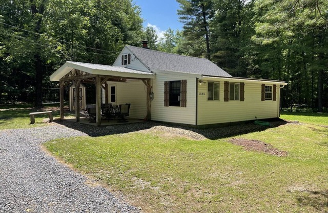 Cozy cabin getaway near Pine Creek, easy access to the ATV trails!