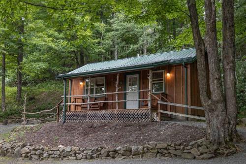Cozy Cabin Rental Ideal for Glamping in West Virginia