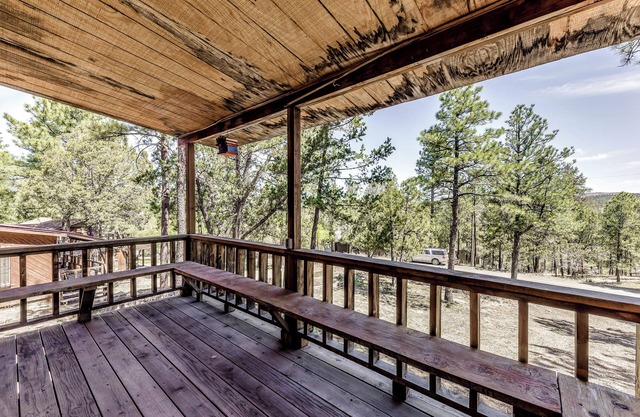 Cozy Cabin w/Deck < 1 Mi to Midtown Ruidoso!