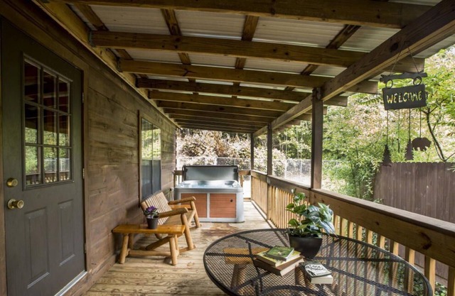 Cozy Cabin w/Hot Tub & Fenced in Yard for Pets