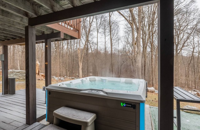 Cozy Cabin with Hot Tub, Private Lake & Game Room