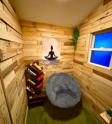Cozy Cafe, Walk to The Mall, 30min to NYC & 5min to EWR