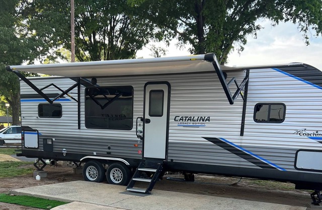 Cozy campground with WiFi and AC. Walk to the Charlotte motor speedway.