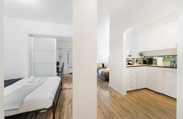 Cozy Central 1-Bedroom Condo in West End Downtown