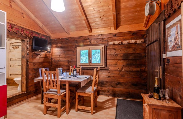 Cozy Chalet for 4 near Avoriaz Cable Car with Parking and Ski Storage