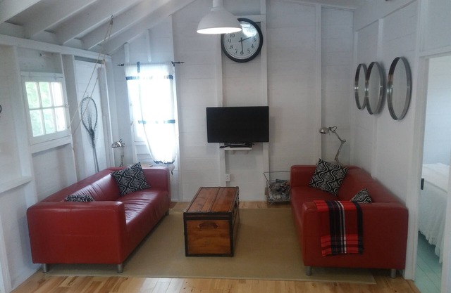 Cozy, clean, newly renovated two bedroom cottage on the waterfront.