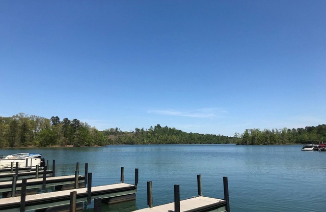 Cozy Clemson Condo - Lake Hartwell 4 bedroom with 4 private baths- sleeps 8
