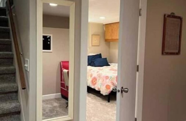 Cozy College Hill Cutie!
