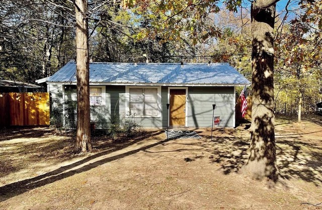 Cozy & Comfortable - close to Lake Texoma (plus 40 amp RV HookUp)
