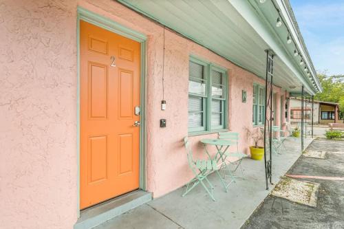 Cozy & Contemporary Space in Central St Augustine