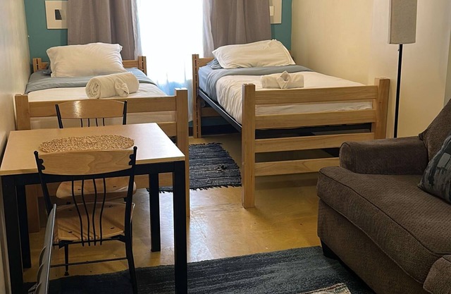 Cozy Convenient Downtown Apt Walk Everywhere
