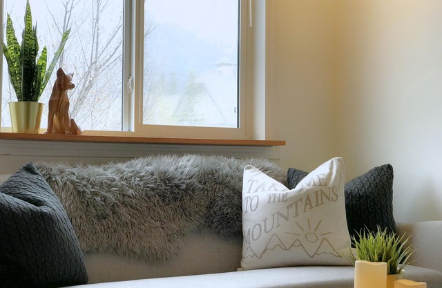 Cozy Corner Mountain View Oasis