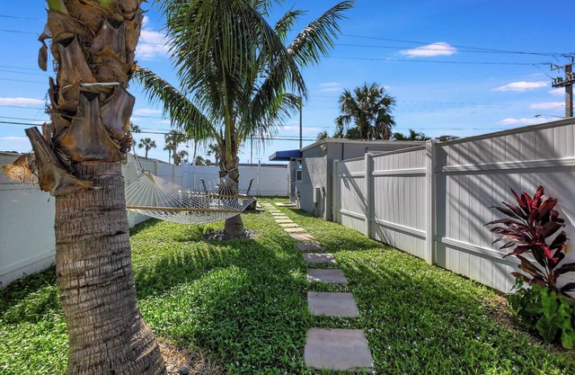 Cozy Cottage 5 Min to Beach Perfect for Couples