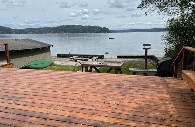 Cozy Cottage on Hood Canal with Mt Ranier View