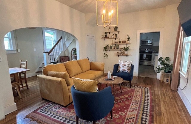 Cozy Cottage on Spring-Centrally Located and 10 mins from downtown Louisville