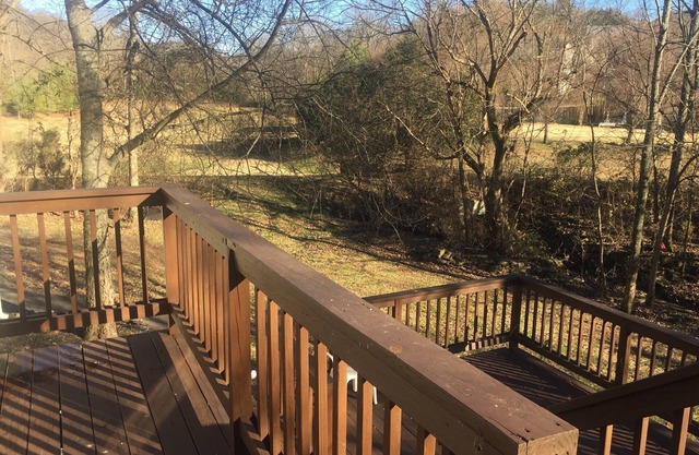 Cozy Cottage Retreat in the heart of Cool Springs.