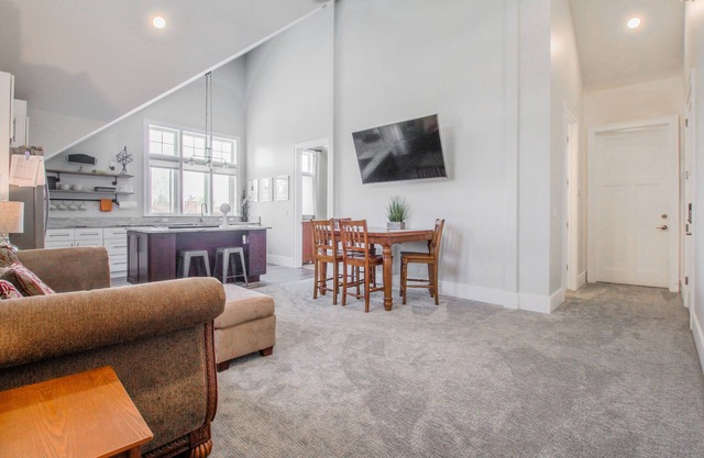 Cozy Craftsman 10 Minutes from Denver