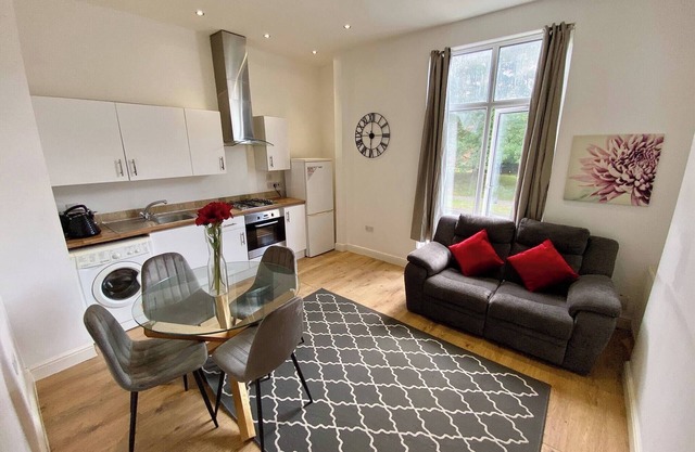 Cozy Croydon Apartment with Central Heating & Free Parking